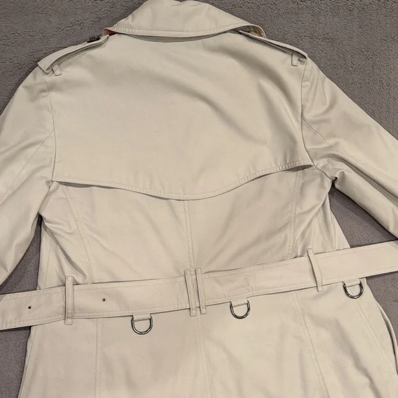 Burberry Women's Classic Beige Trench Coat - Picture 5 of 5